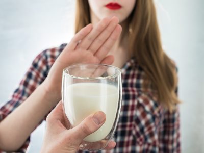 čo spôsobuje intoleranciu laktózy